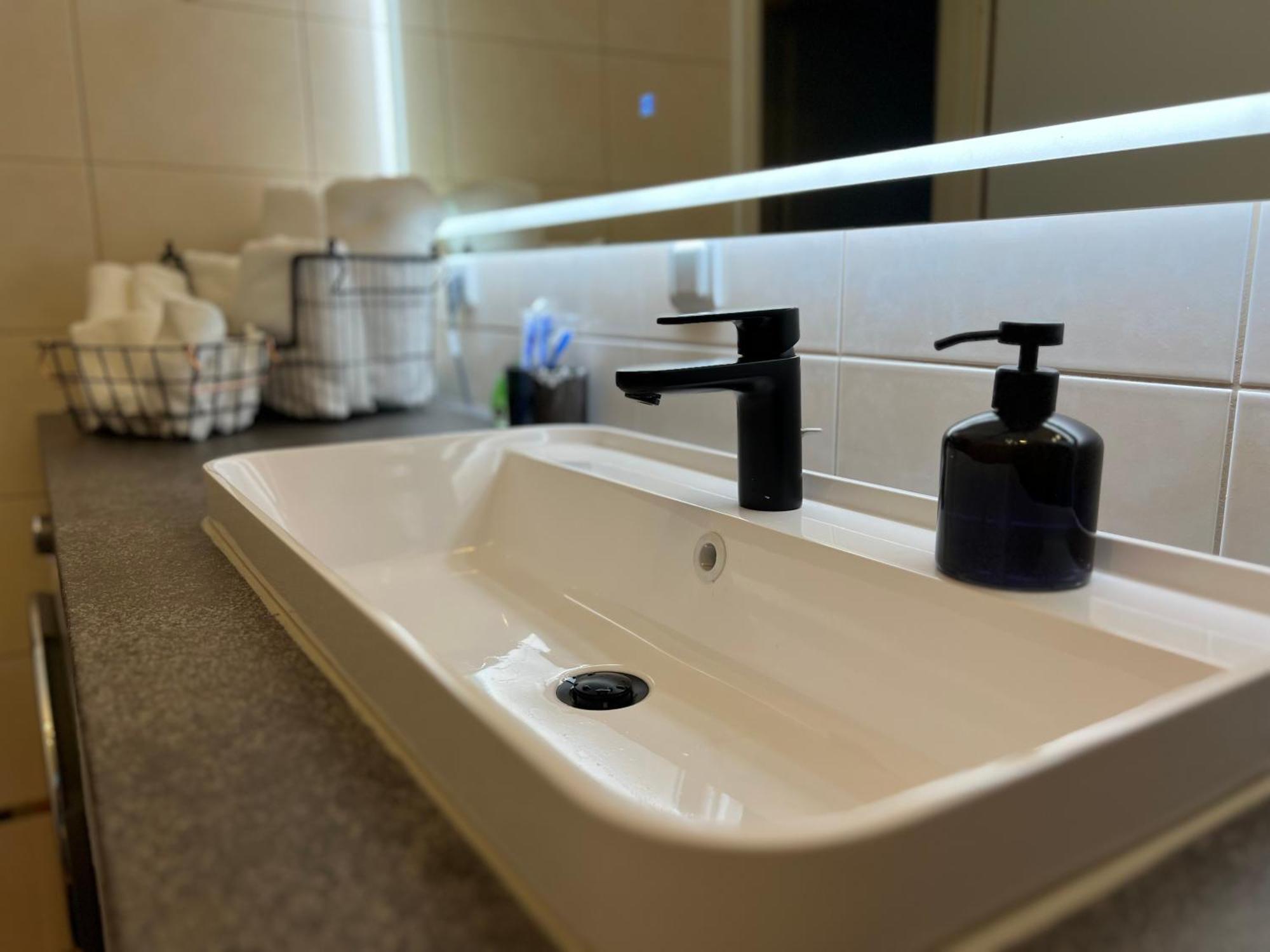 Mintara Komfort Apartment Mit Grill -Terrasse, Sky Und Parkplatz Magdeburg Ngoại thất bức ảnh