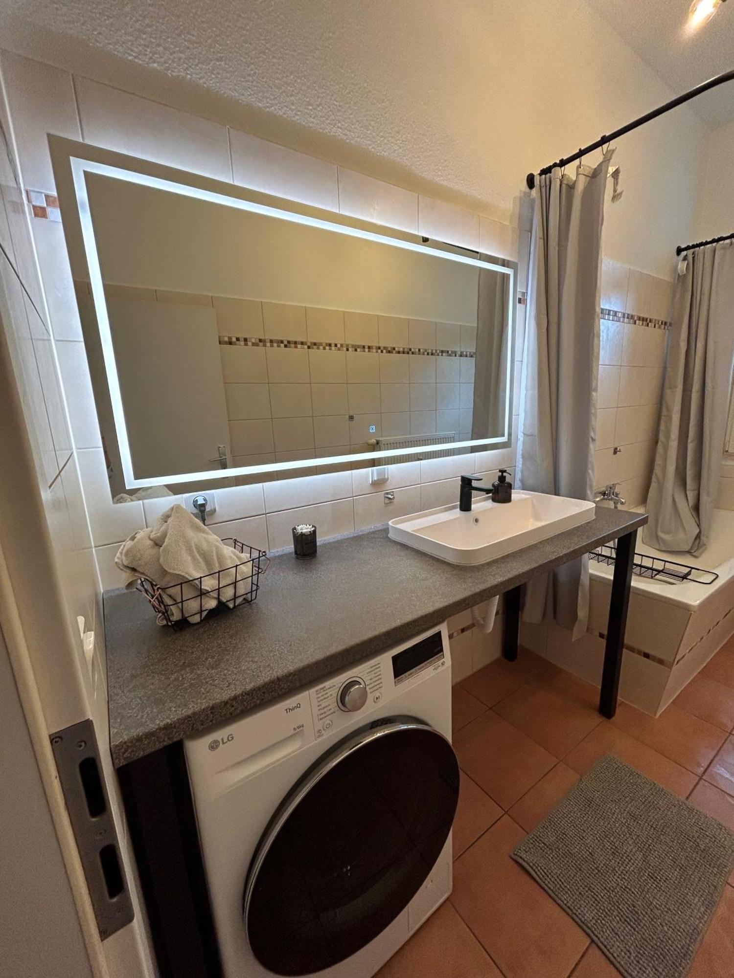 Mintara Komfort Apartment Mit Grill -Terrasse, Sky Und Parkplatz Magdeburg Ngoại thất bức ảnh
